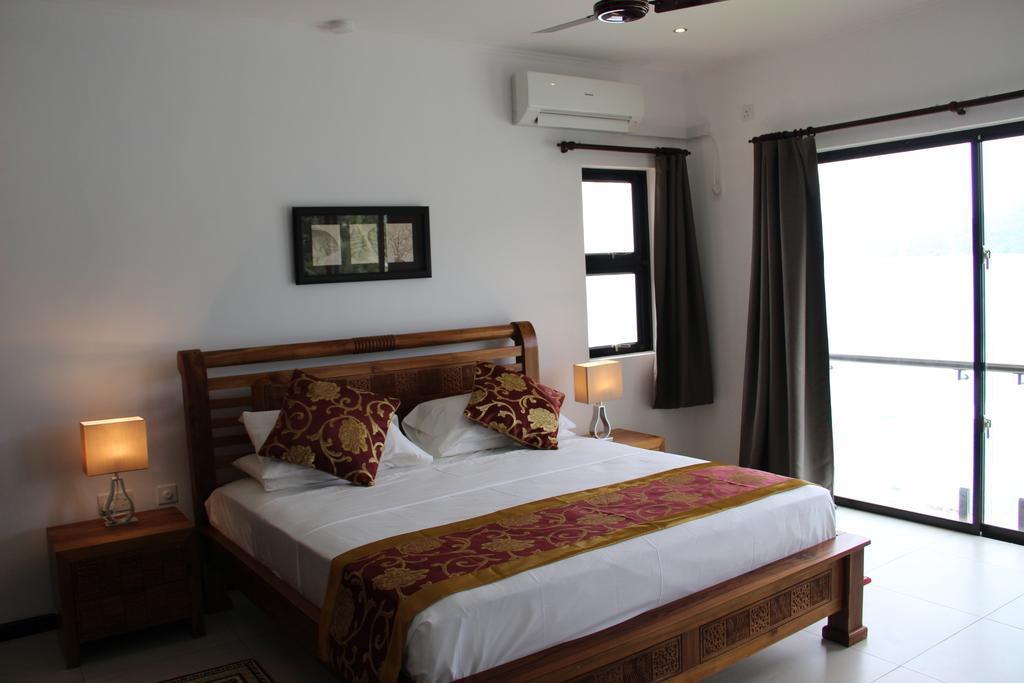 Surfers Cove Apartments Bel Ombre Екстериор снимка