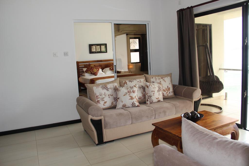 Surfers Cove Apartments Bel Ombre Екстериор снимка