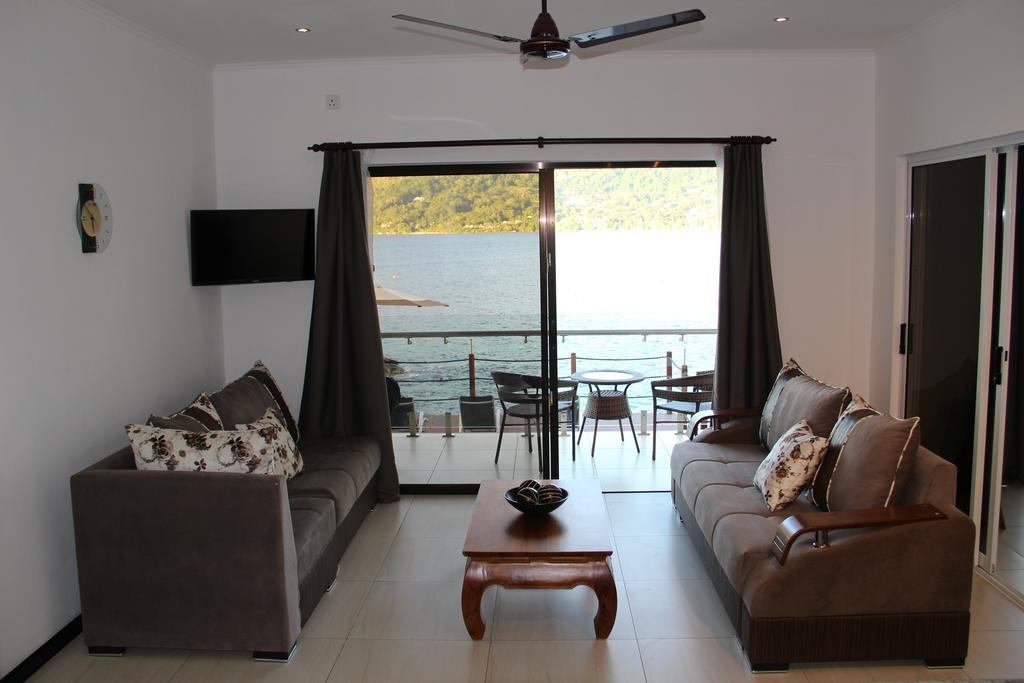 Surfers Cove Apartments Bel Ombre Екстериор снимка